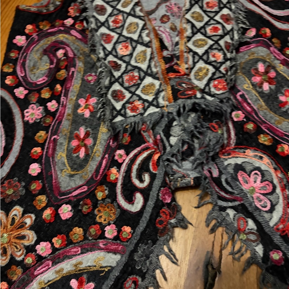 Any 100% Wool Colorful Embroidered Paisley & Floral Vest with Fringe, Size Small - Picture 3 of 7